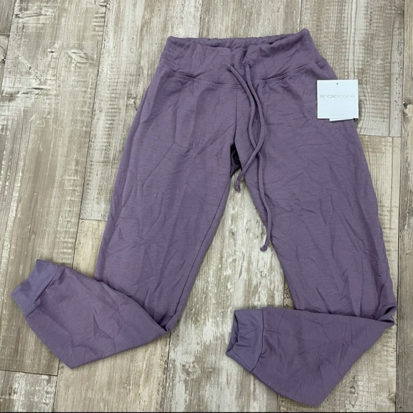 Beyond Yoga Sweatshirt Top & Jogger Bottom Set Wildo Purple XS nwt - Picture 3 of 4